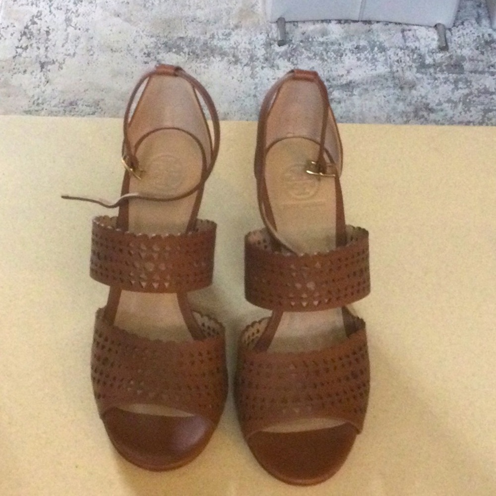 Brand new never been worn Tory Burch wedge open toe sandal